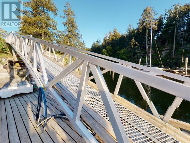 21806117-LargePhoto-7